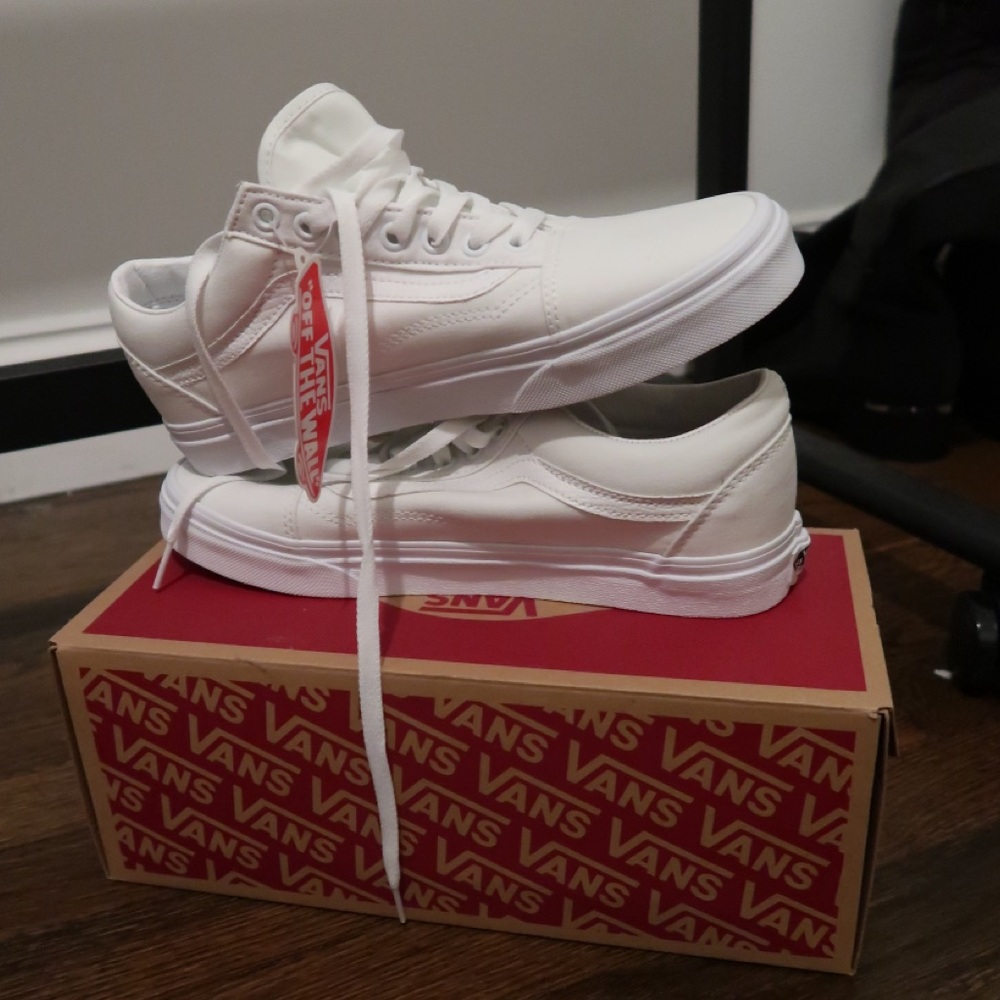 White Vans Old Skool shoes